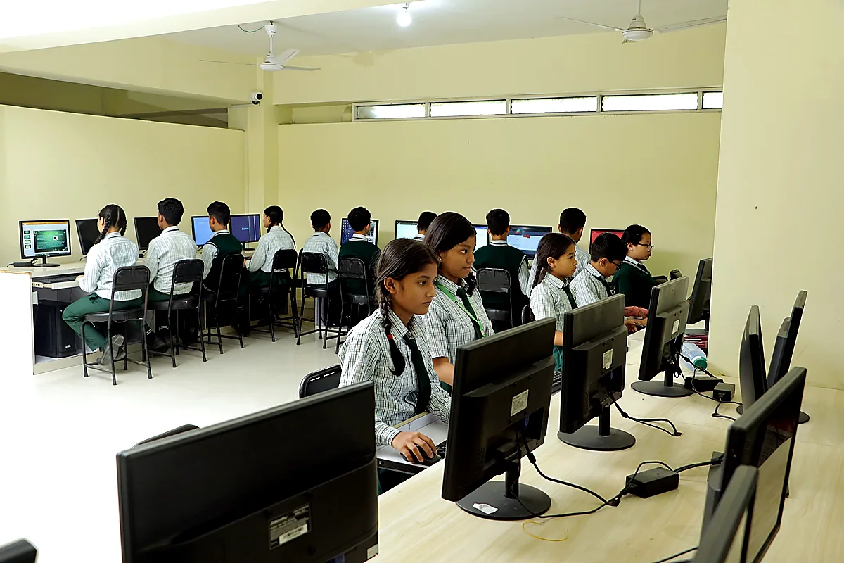Kasturi interactive computer programming laboratory