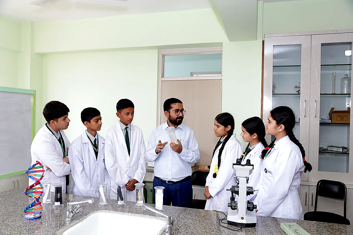 Physics, Chemistry & Biology Practical Labs